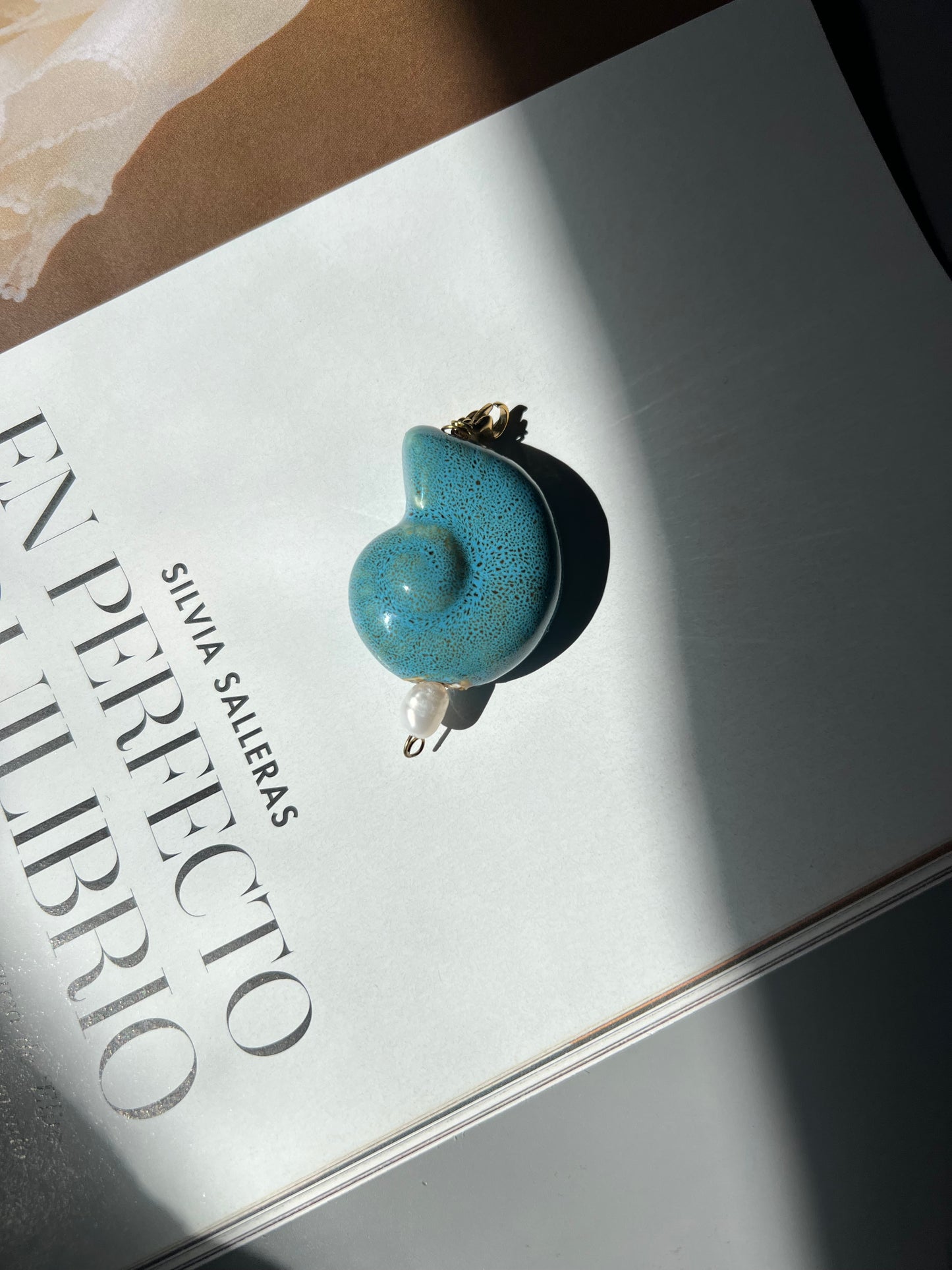 Charm caracola