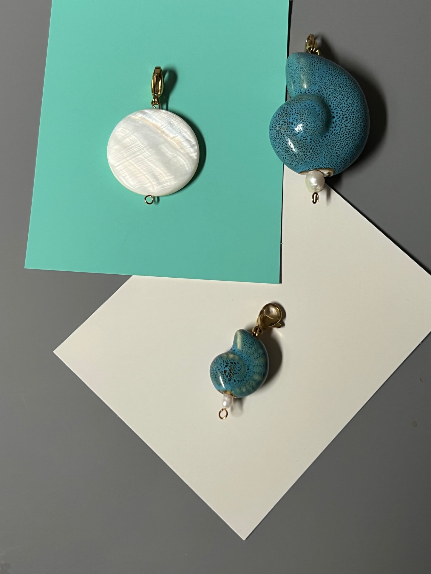 Charm caracola
