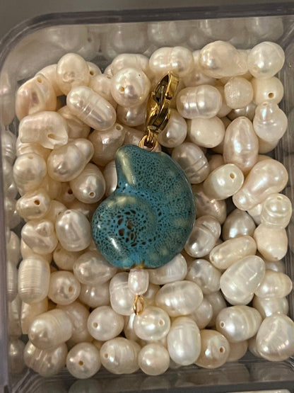 Charm caracola