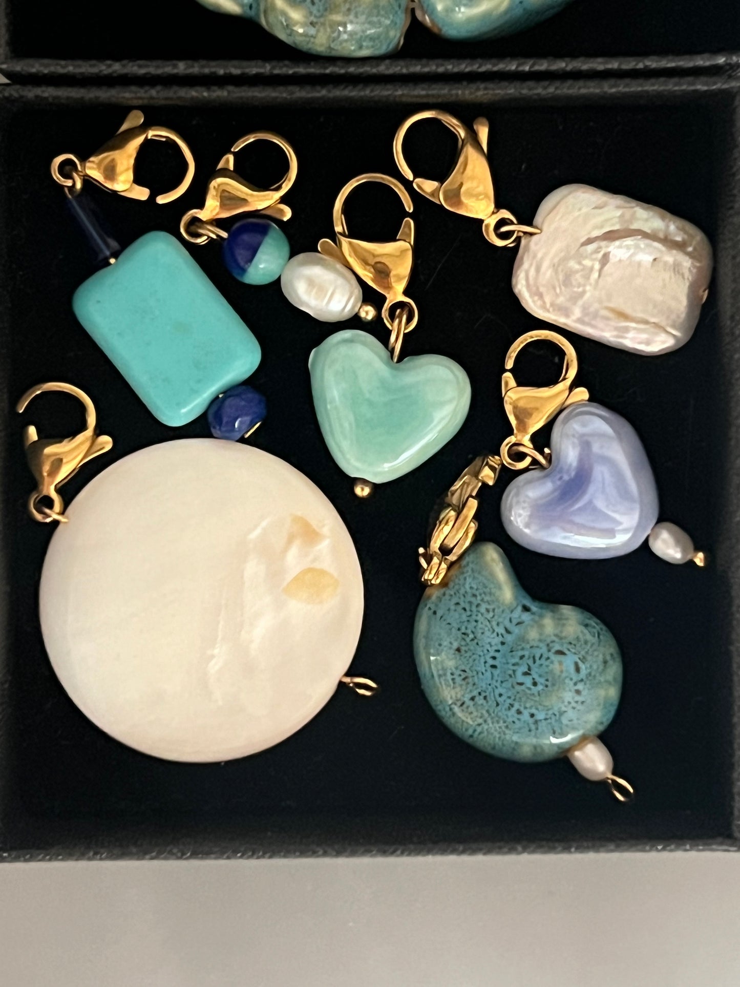 Charm caracola